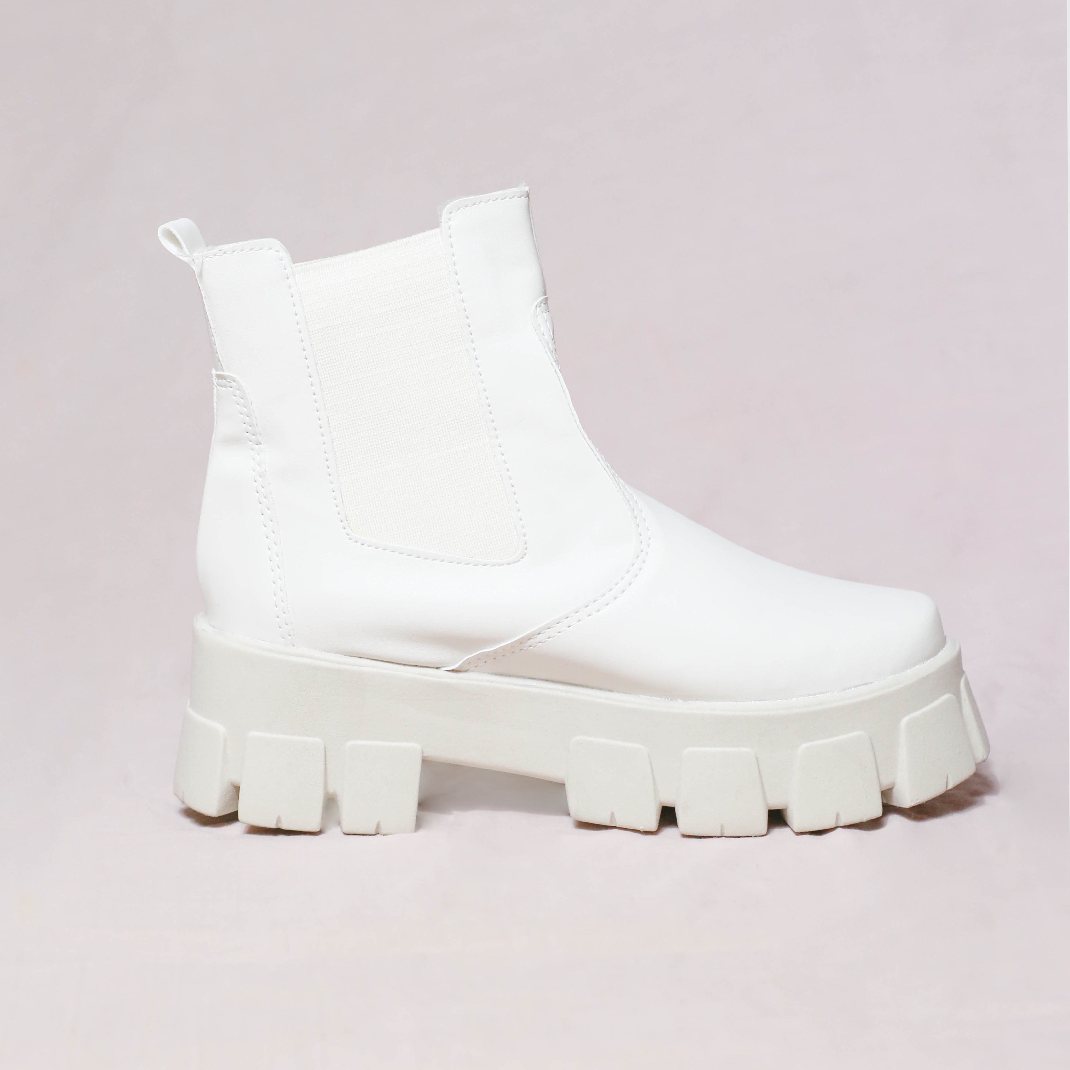 Bota Borcego Dama Chelsea Amalia Tractorada Off White Ardoa